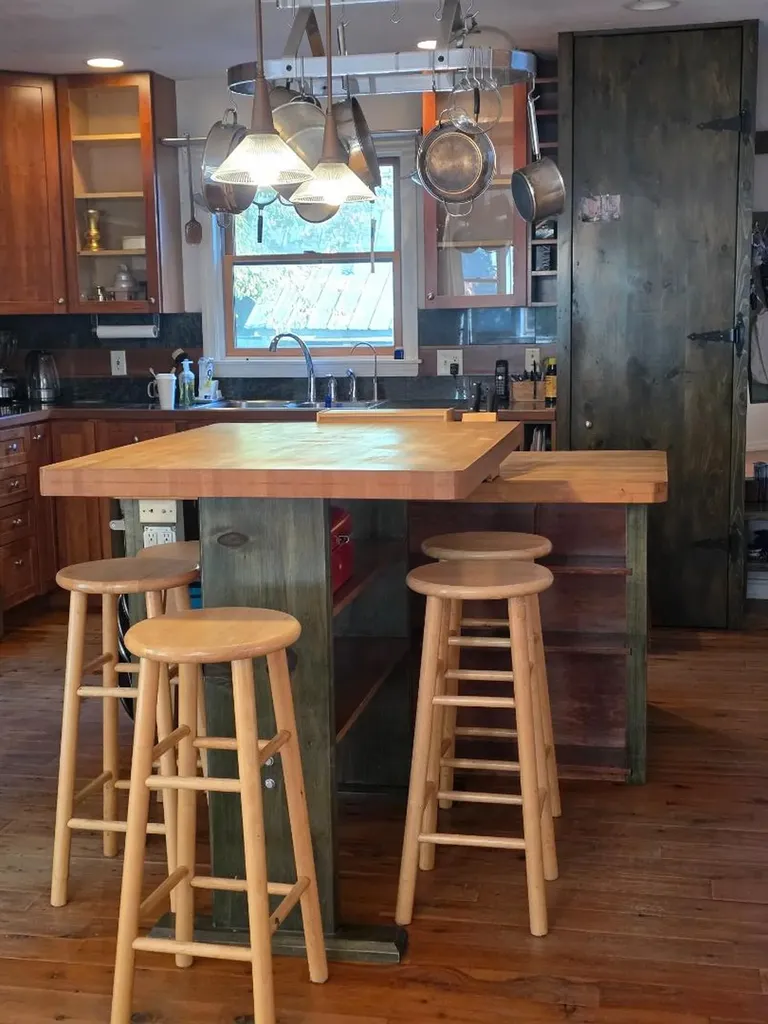 33 Alyssa Lane Vineyard Haven MA 02568