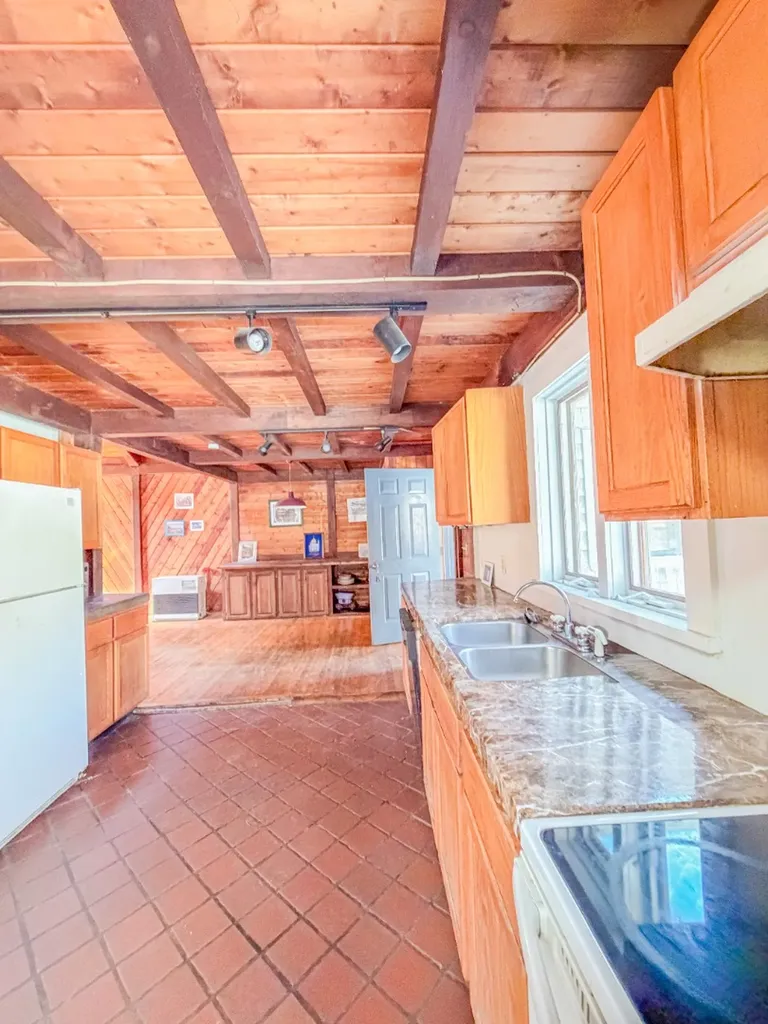 25 Vineyard Meadow Farms Road West Tisbury MA 02575