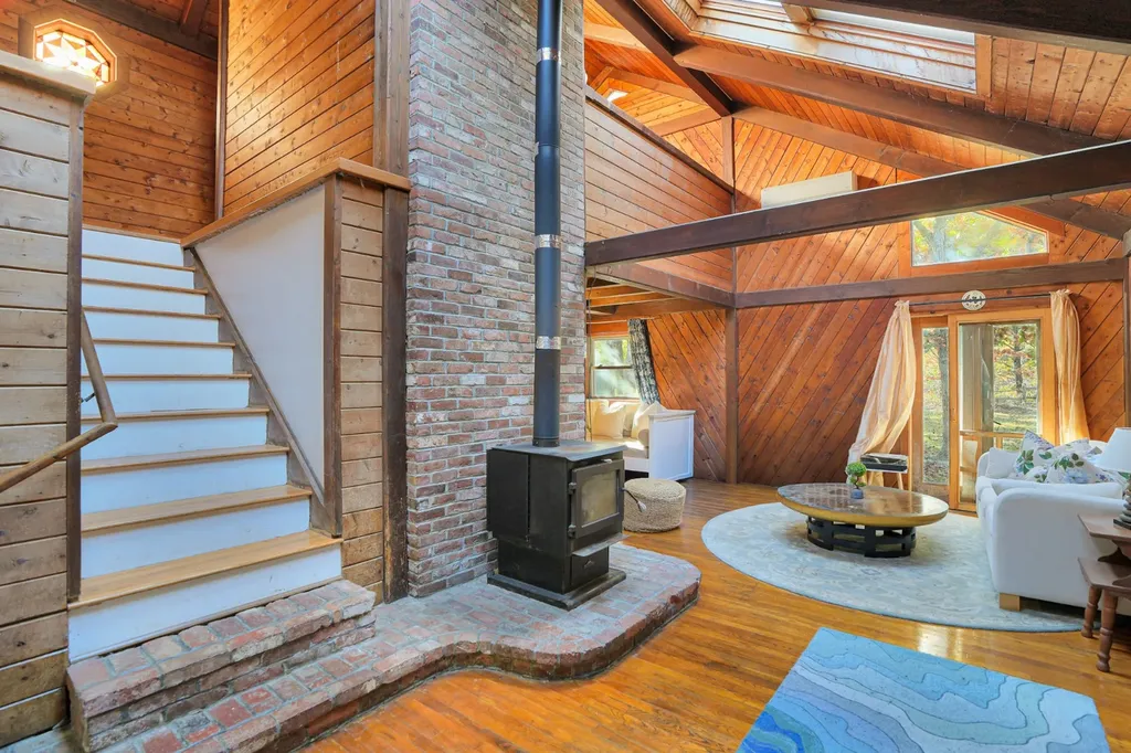 25 Vineyard Meadow Farms Road West Tisbury MA 02575