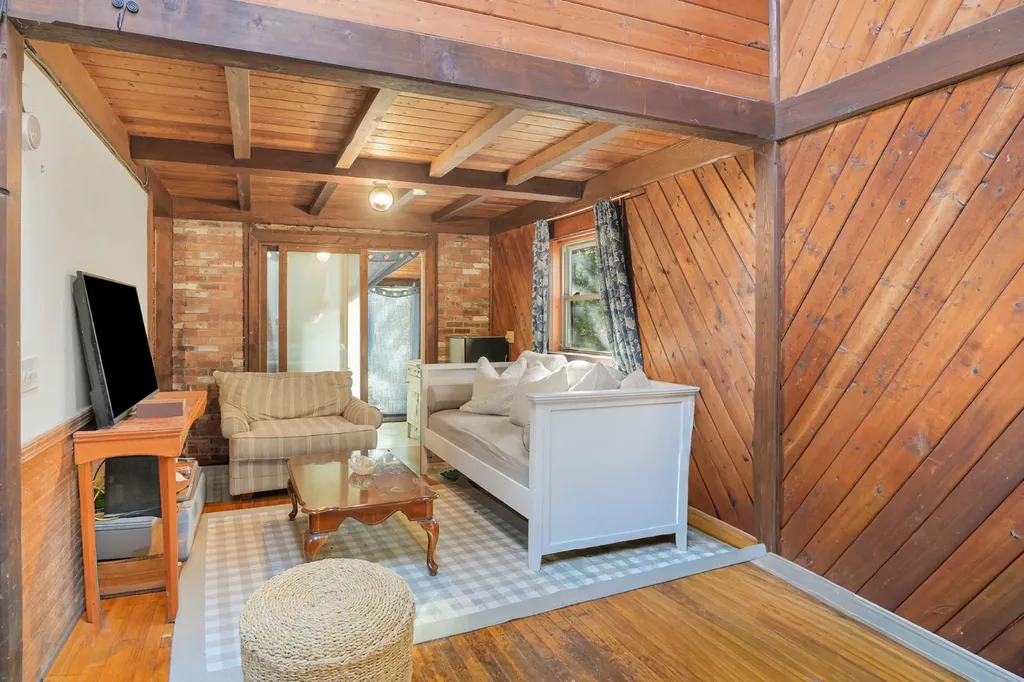 25 Vineyard Meadow Farms Road West Tisbury MA 02575