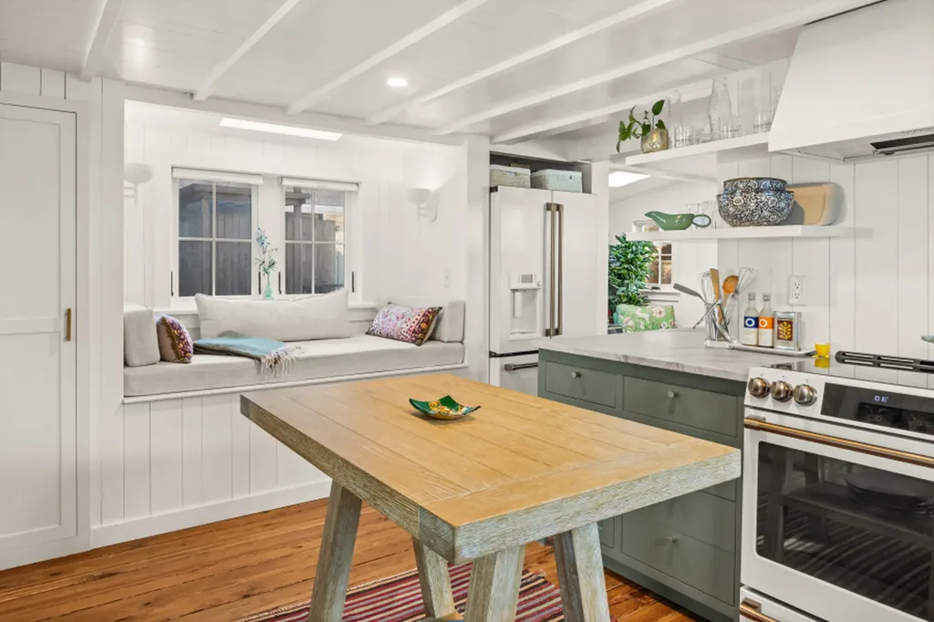 33 Ocean Avenue Oak Bluffs MA 02557