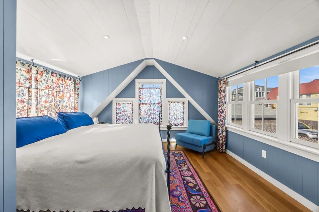 33 Ocean Avenue Oak Bluffs MA 02557