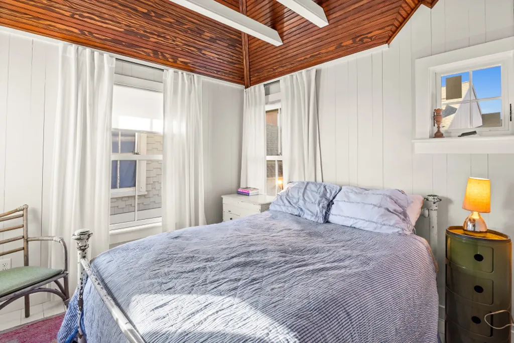 33 Ocean Avenue Oak Bluffs MA 02557