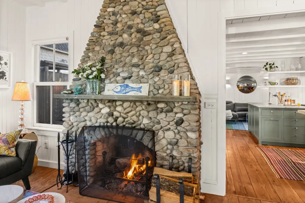 33 Ocean Avenue Oak Bluffs MA 02557