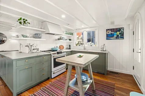 33 Ocean Avenue Oak Bluffs MA 02557