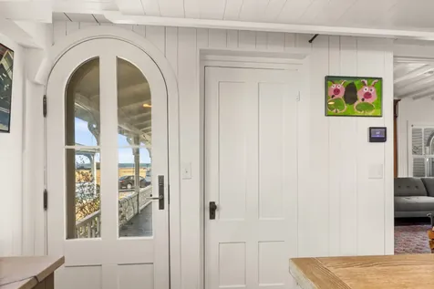 33 Ocean Avenue Oak Bluffs MA 02557