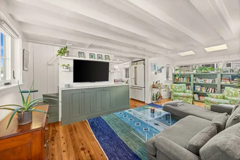 33 Ocean Avenue Oak Bluffs MA 02557