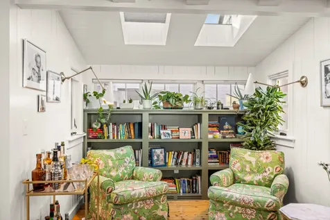 33 Ocean Avenue Oak Bluffs MA 02557