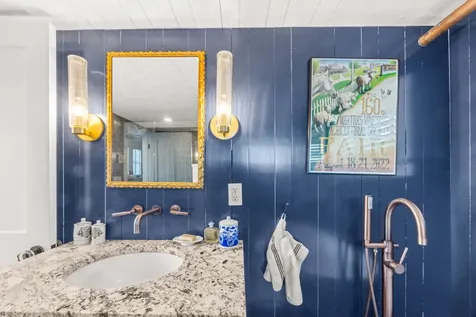 33 Ocean Avenue Oak Bluffs MA 02557