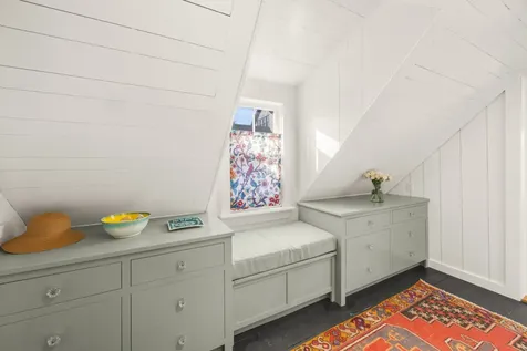 33 Ocean Avenue Oak Bluffs MA 02557