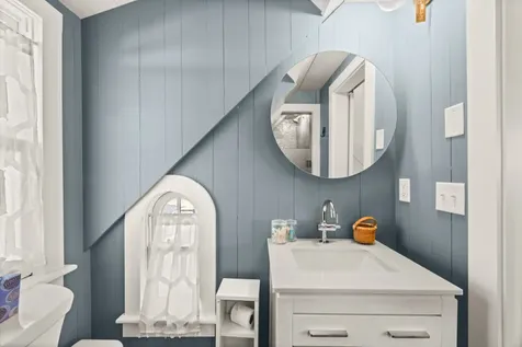 33 Ocean Avenue Oak Bluffs MA 02557