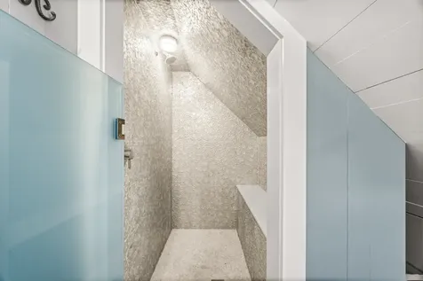 33 Ocean Avenue Oak Bluffs MA 02557