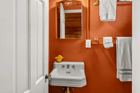 33 Ocean Avenue Oak Bluffs MA 02557