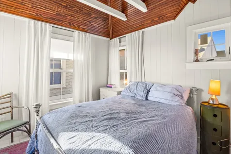 33 Ocean Avenue Oak Bluffs MA 02557