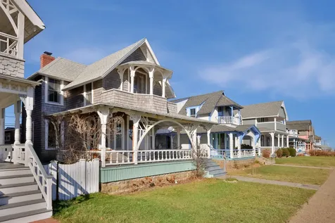 33 Ocean Avenue Oak Bluffs MA 02557