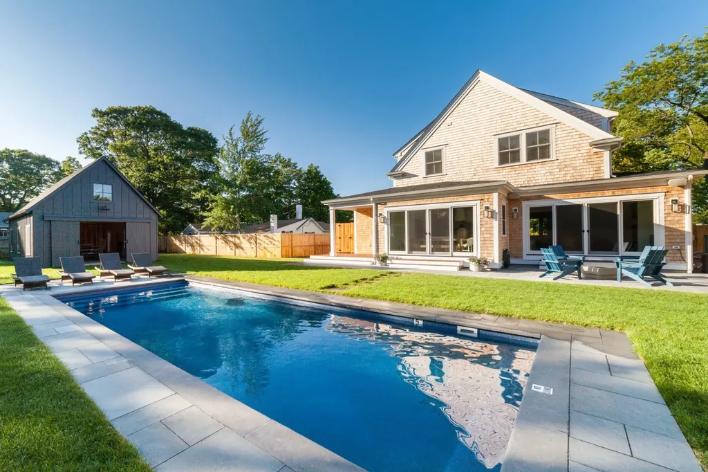 38 Pinehurst Road Edgartown MA 02539