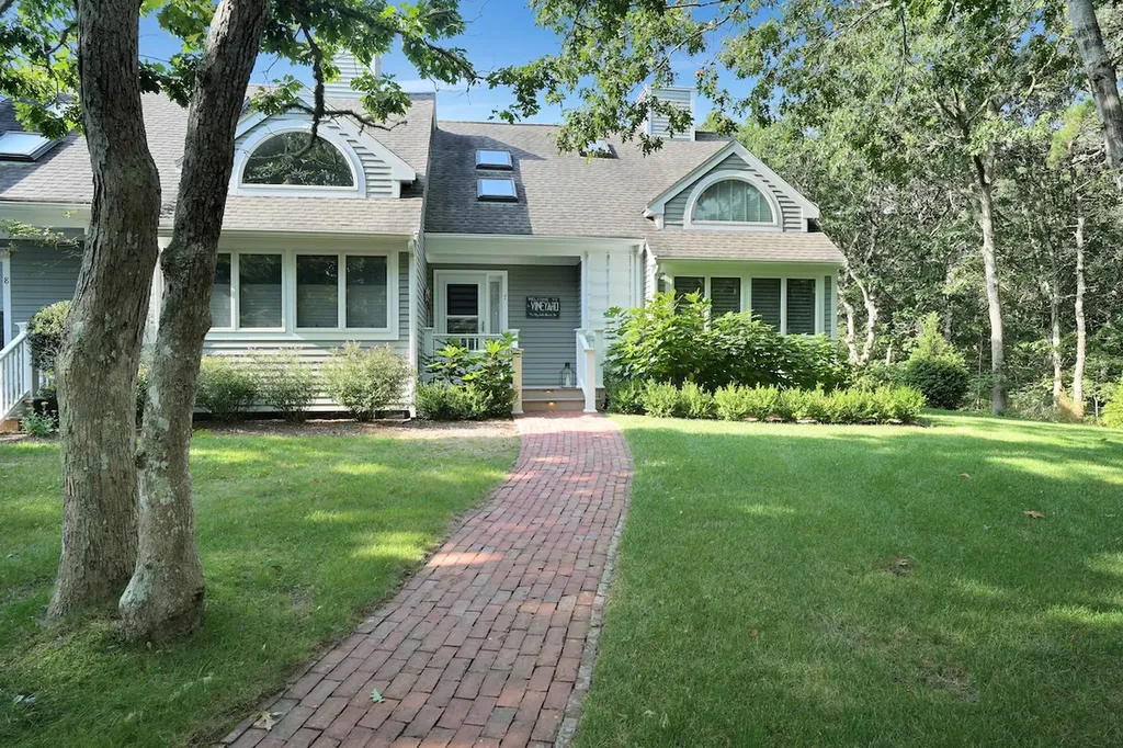 7 Meetinghouse Village Way Edgartown MA 02539