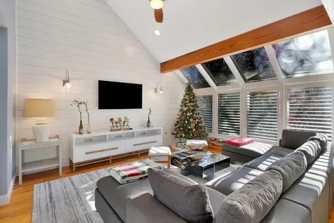 7 Meetinghouse Village Way Edgartown MA 02539