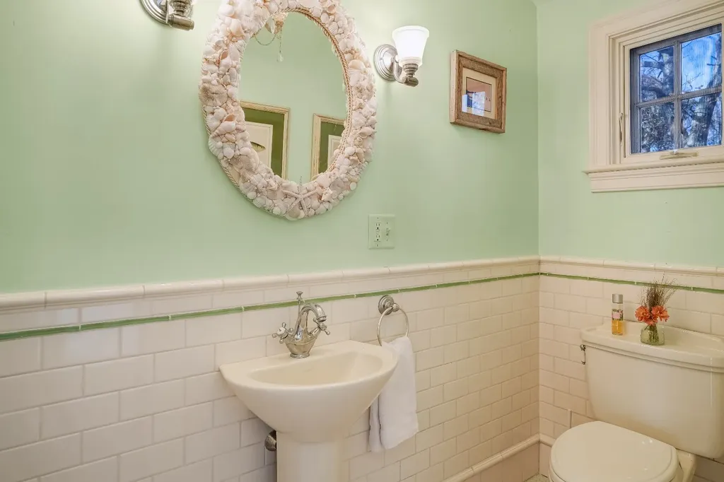 4 Nomans Watch Road Aquinnah MA 02535