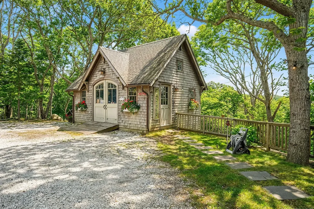 4 Nomans Watch Road Aquinnah MA 02535