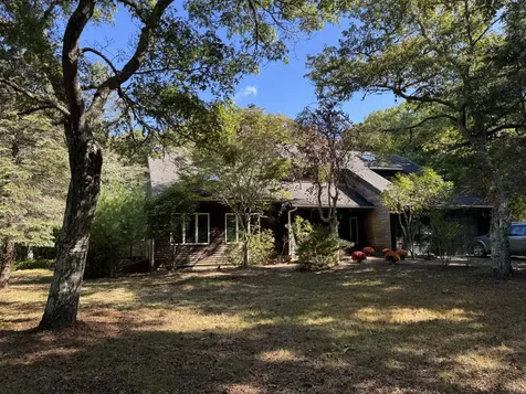 20 Brook Hollow Road West Tisbury MA 02575