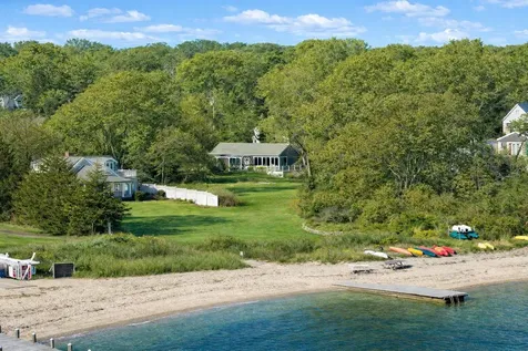 16 Frog Hollow Vineyard Haven MA 02568