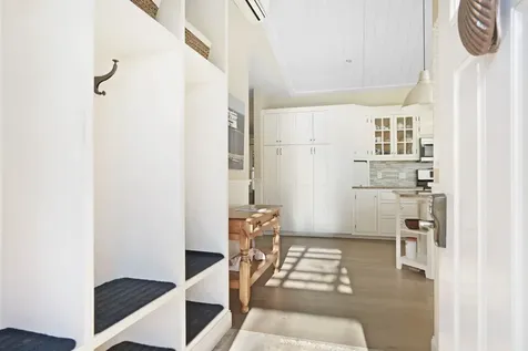 16 Frog Hollow Vineyard Haven MA 02568