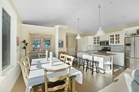 16 Frog Hollow Vineyard Haven MA 02568