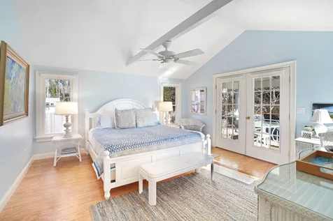 16 Frog Hollow Vineyard Haven MA 02568