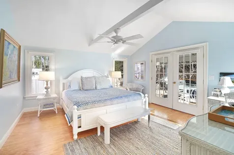 16 Frog Hollow Vineyard Haven MA 02568