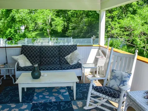 16 Frog Hollow Vineyard Haven MA 02568