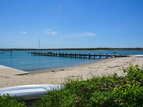 16 Frog Hollow Vineyard Haven MA 02568