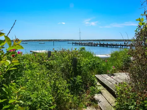 16 Frog Hollow Vineyard Haven MA 02568