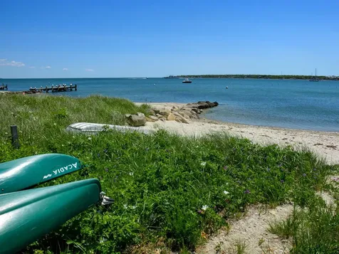 16 Frog Hollow Vineyard Haven MA 02568