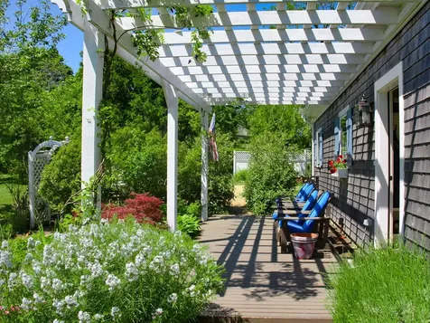 16 Frog Hollow Vineyard Haven MA 02568