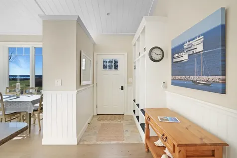 16 Frog Hollow Vineyard Haven MA 02568