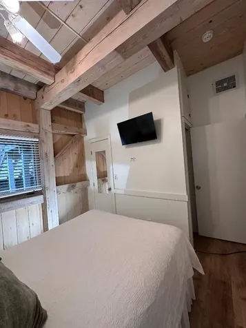 21 Island Inn Road Oak Bluffs MA 02557