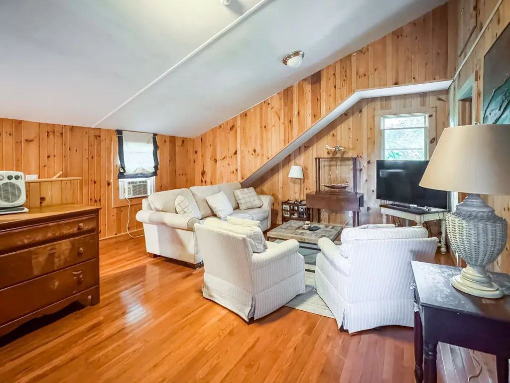 69 School Street Edgartown MA 02539