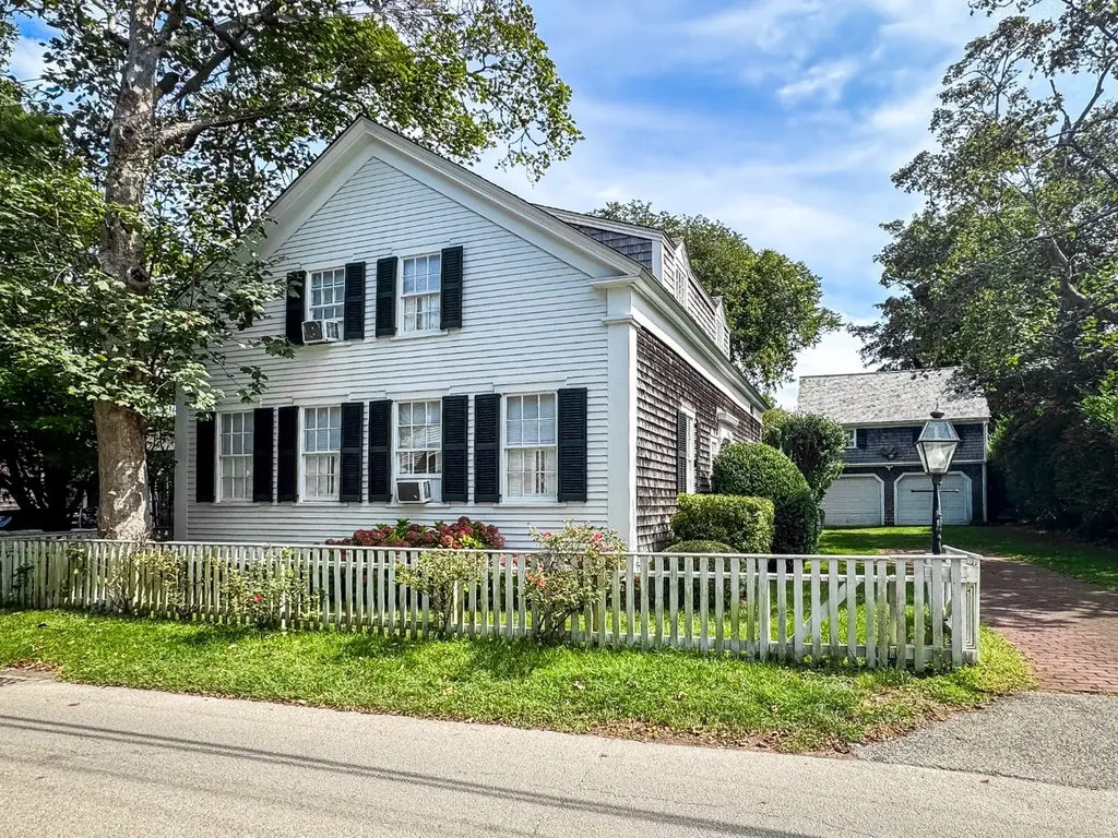 69 School Street Edgartown MA 02539