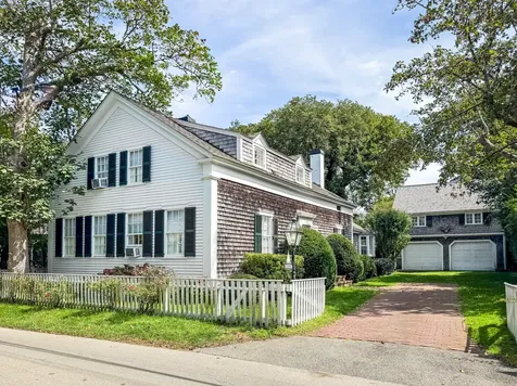 69 School Street Edgartown MA 02539