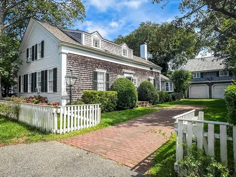 69 School Street Edgartown MA 02539