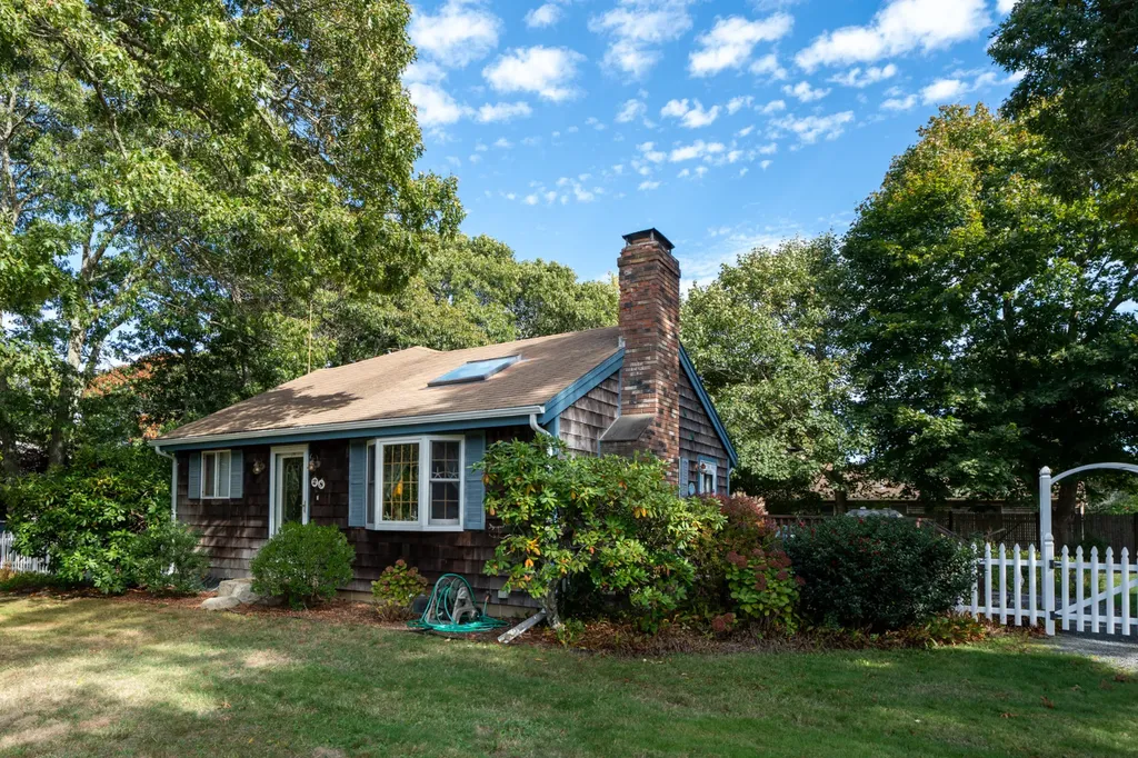 28 Barling Avenue Oak Bluffs MA 02557