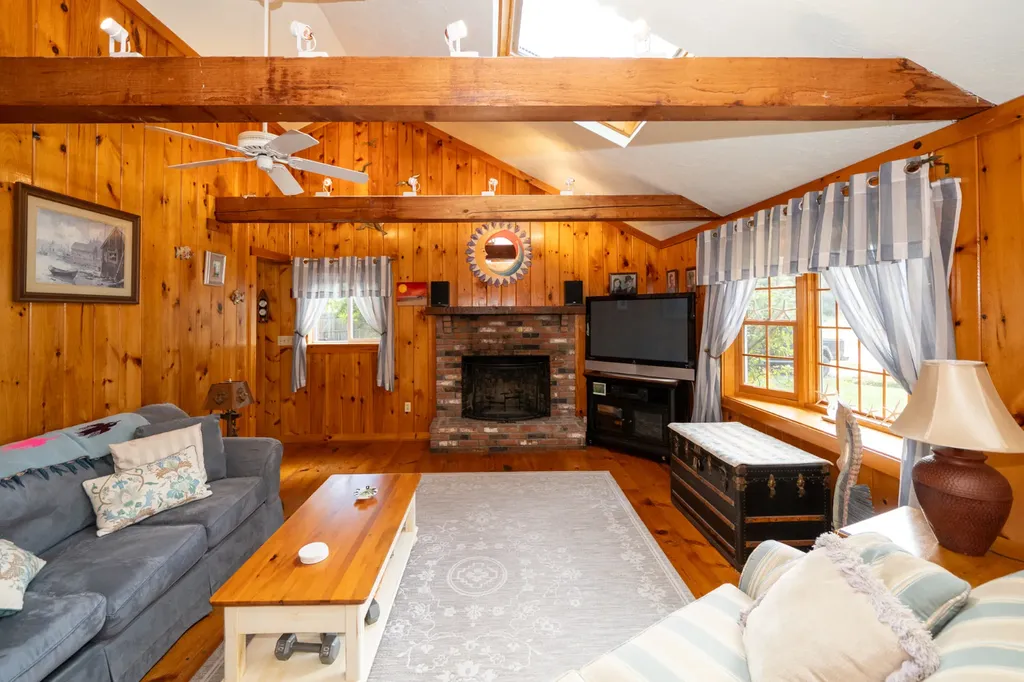 28 Barling Avenue Oak Bluffs MA 02557