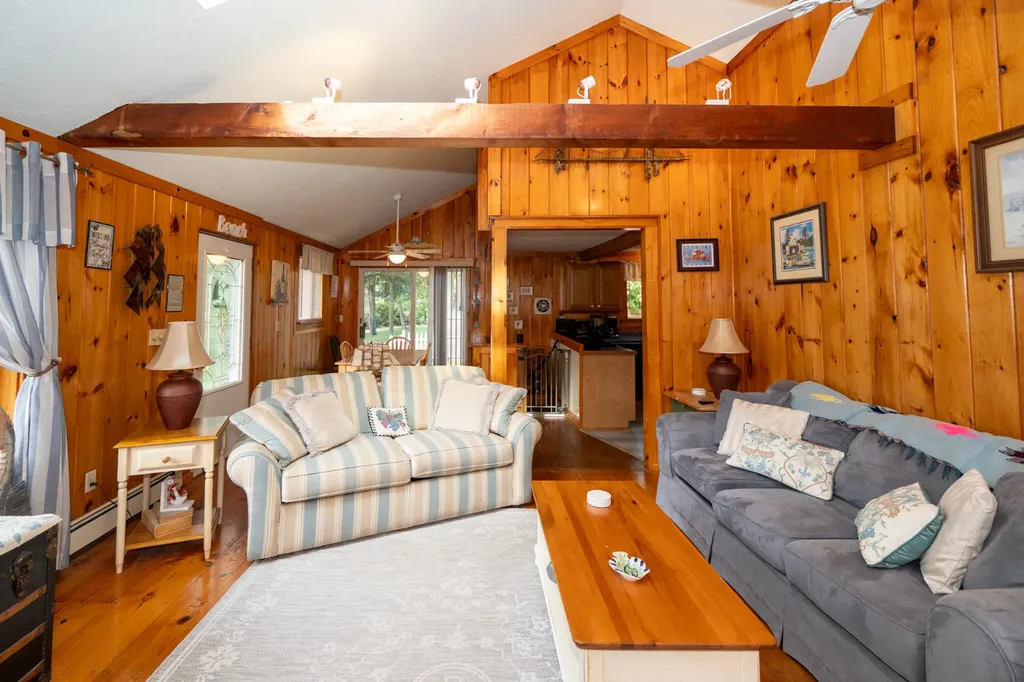 28 Barling Avenue Oak Bluffs MA 02557