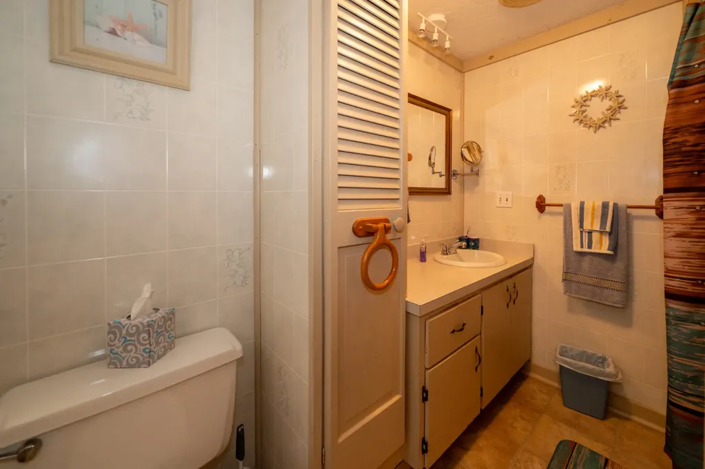 28 Barling Avenue Oak Bluffs MA 02557