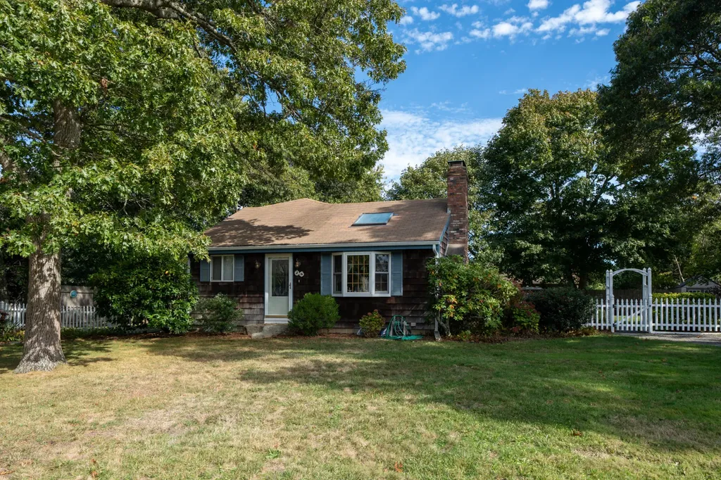 28 Barling Avenue Oak Bluffs MA 02557