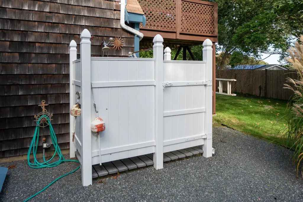 28 Barling Avenue Oak Bluffs MA 02557