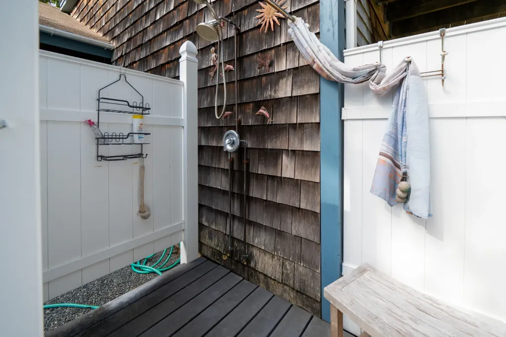 28 Barling Avenue Oak Bluffs MA 02557