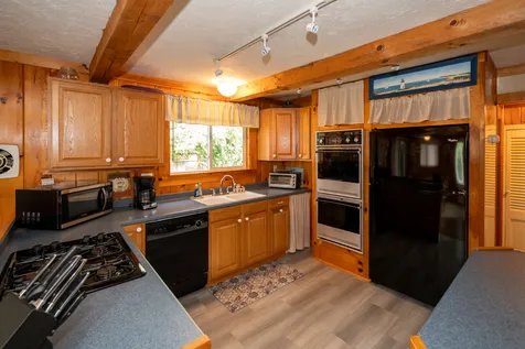 28 Barling Avenue Oak Bluffs MA 02557