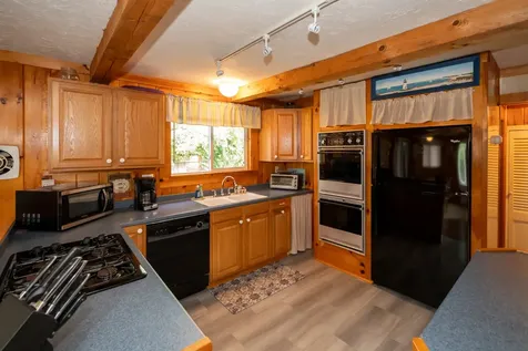 28 Barling Avenue Oak Bluffs MA 02557